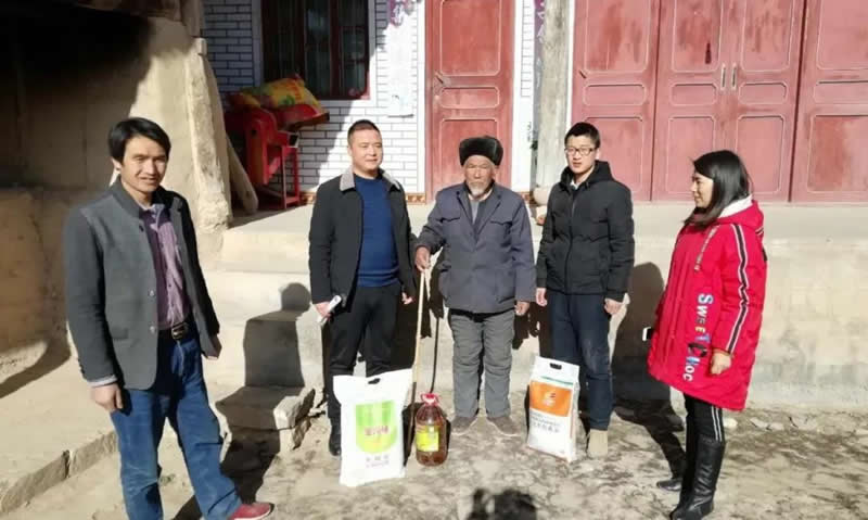 堅(jiān)持精準(zhǔn)幫扶，合力脫貧攻堅(jiān)——市龍江城鄉(xiāng)發(fā)展集團(tuán)、隴南太平洋財(cái)險(xiǎn)公司聯(lián)合開(kāi)展幫扶文縣橋頭鎮(zhèn)安子坡村2019年春節(jié)慰問(wèn)活動(dòng)