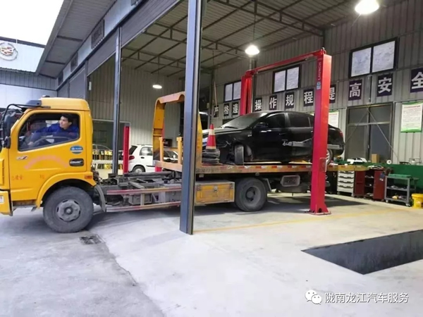 金錘鈑金，銀槍噴漆！龍江汽修值得信賴！